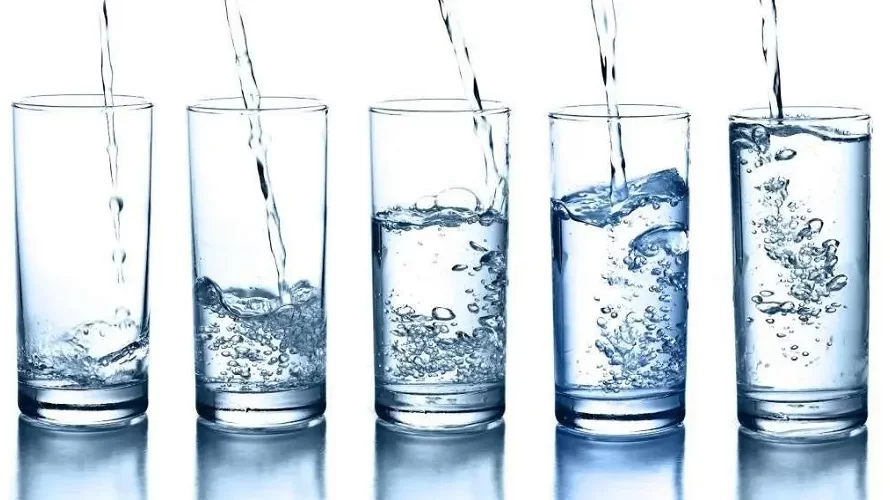 ¿Cuánta agua debería beber realmente?