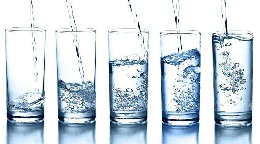 Cuanta agua deberia beber realmente